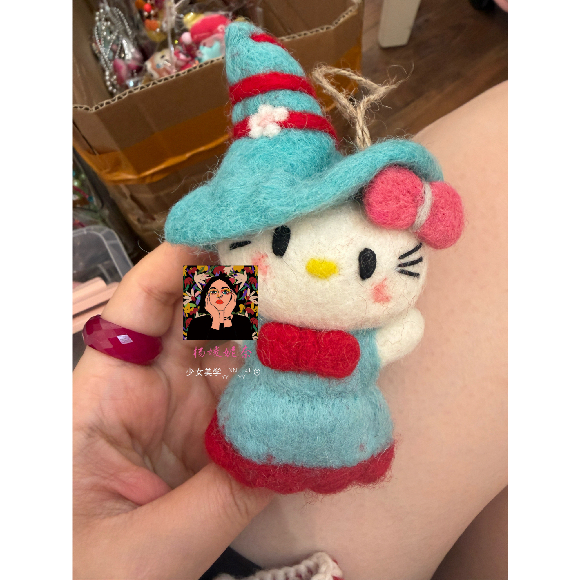 雲涌之丽 钛钢锆石项链 【蓝精灵KT】毛毡独特视角