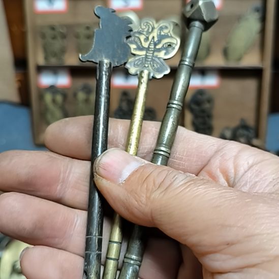 裘***君插销三个，包浆自然