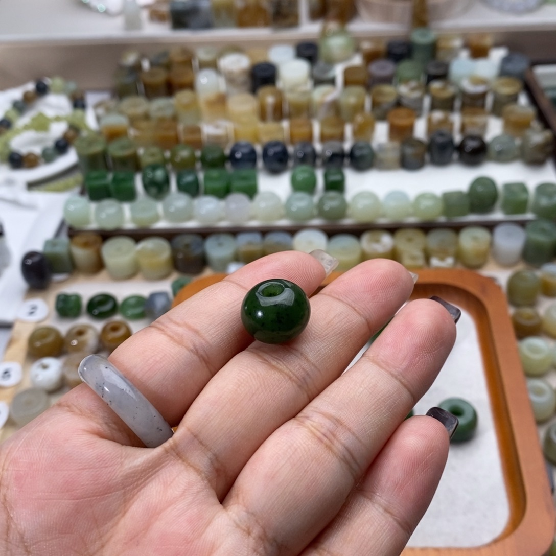 *****和田玉未镶嵌颈饰买断不退换