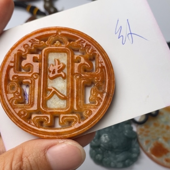 翡翠颈饰未镶嵌翡翠