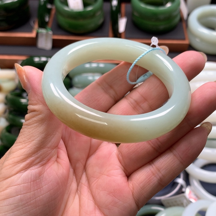 【闪购商品】未镶嵌手镯和田玉18