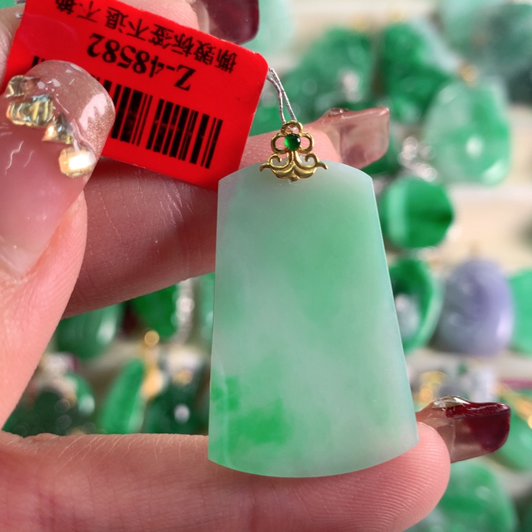 翡翠吊坠(不含链)18K金镶嵌
