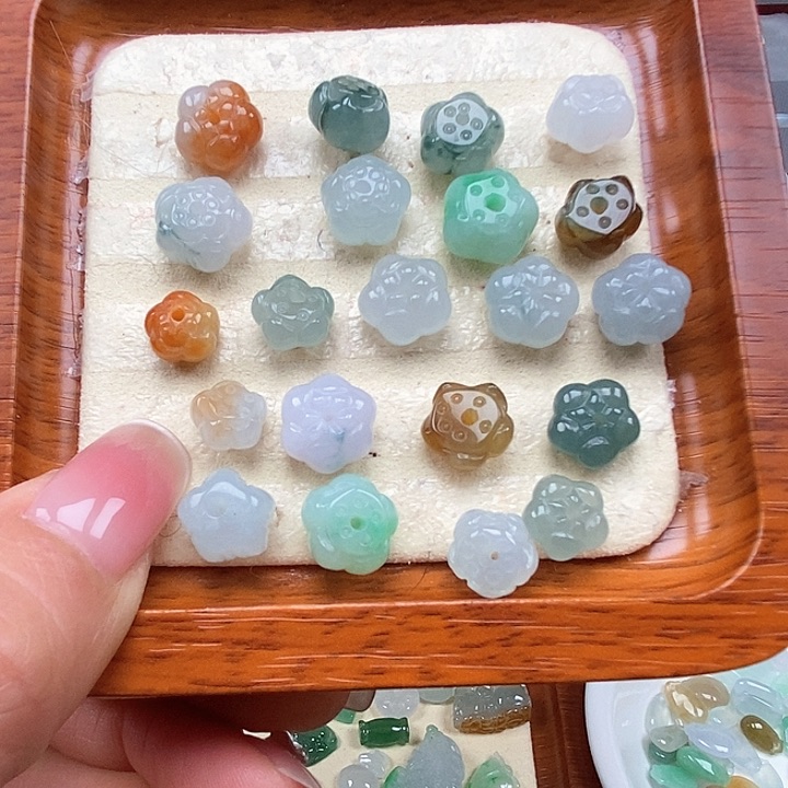 翡翠颈饰未镶嵌一个60