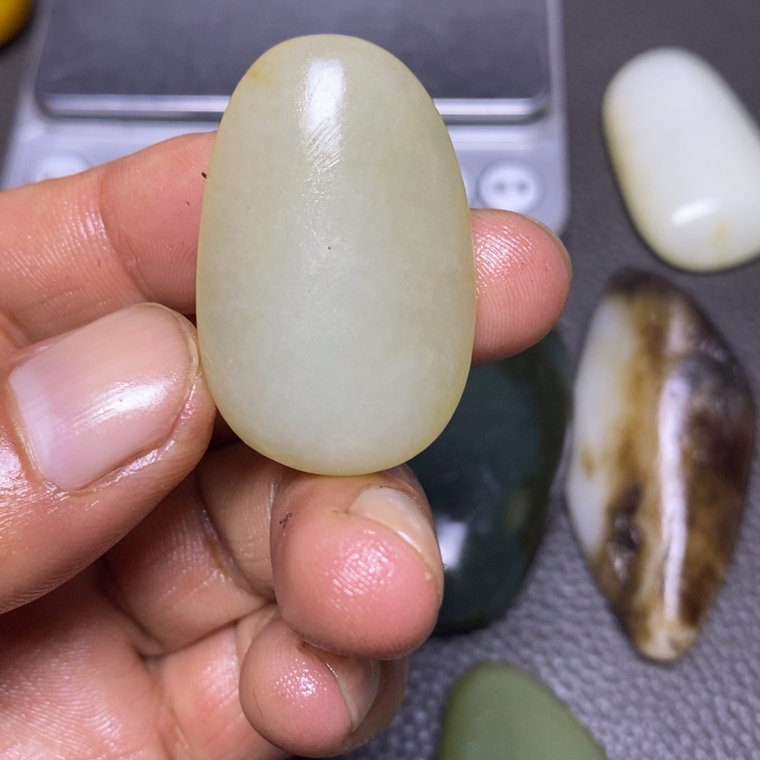 和田玉（糖玉）未镶嵌挂件