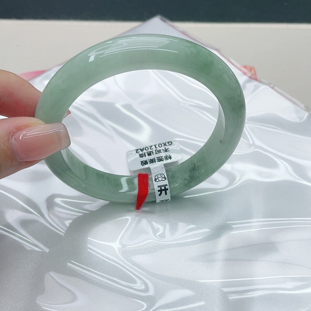 翡翠手镯未镶嵌正60,6