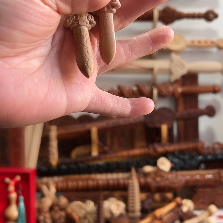 绿***业桃木7厘米精雕天师剑2支