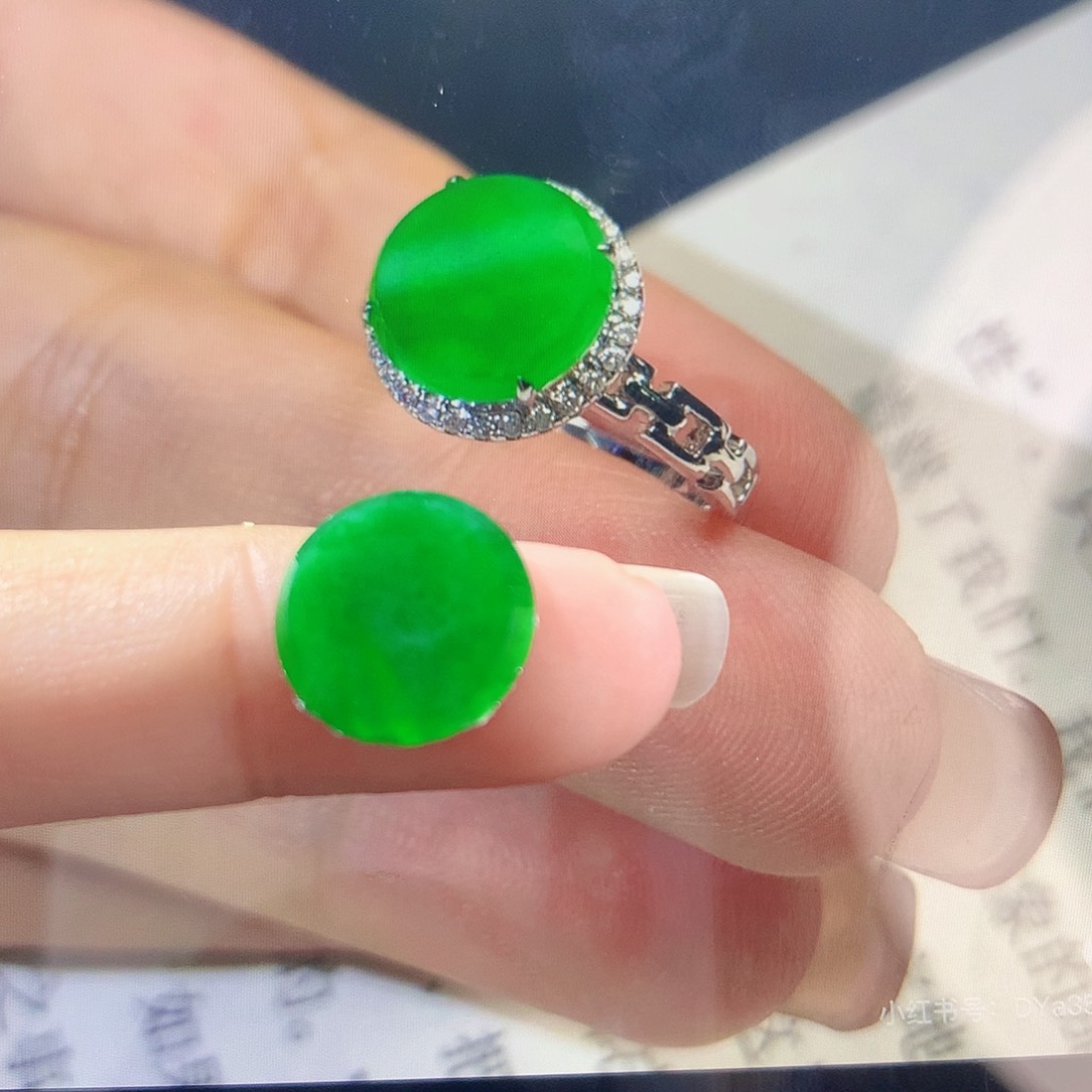 【闪购商品】翡翠颈饰未镶嵌绿圆无事牌