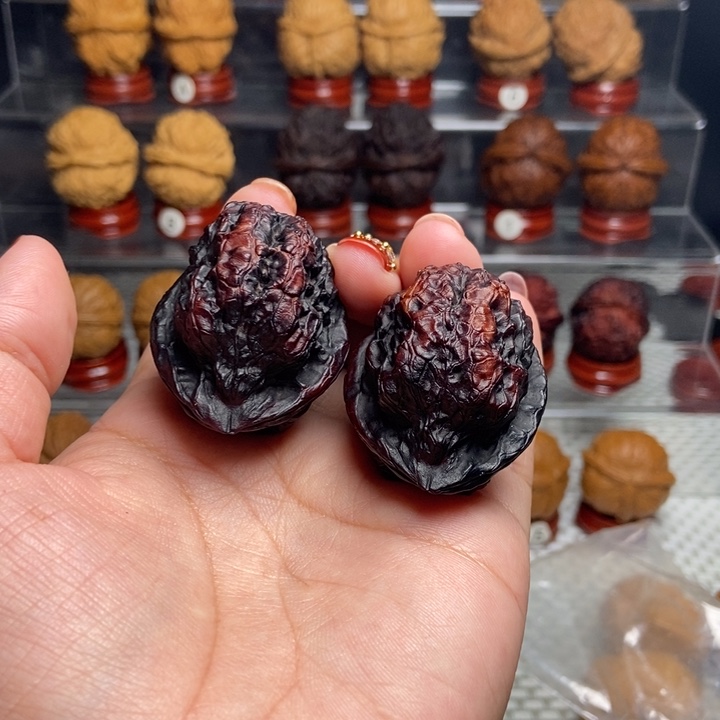 文玩核桃把件七彩霸王枪蟾21