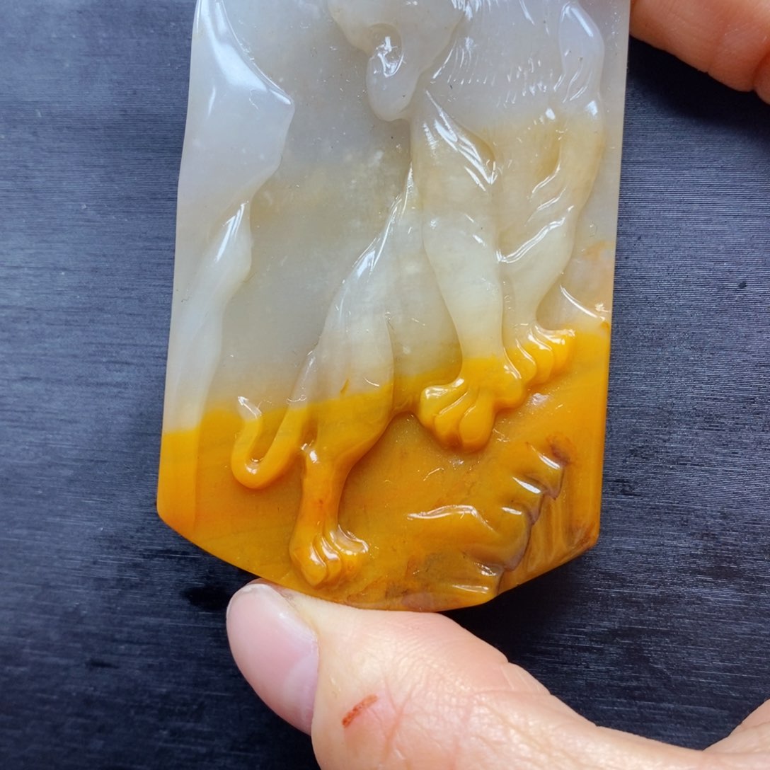 石英质玉（黄龙玉）颈饰未镶嵌