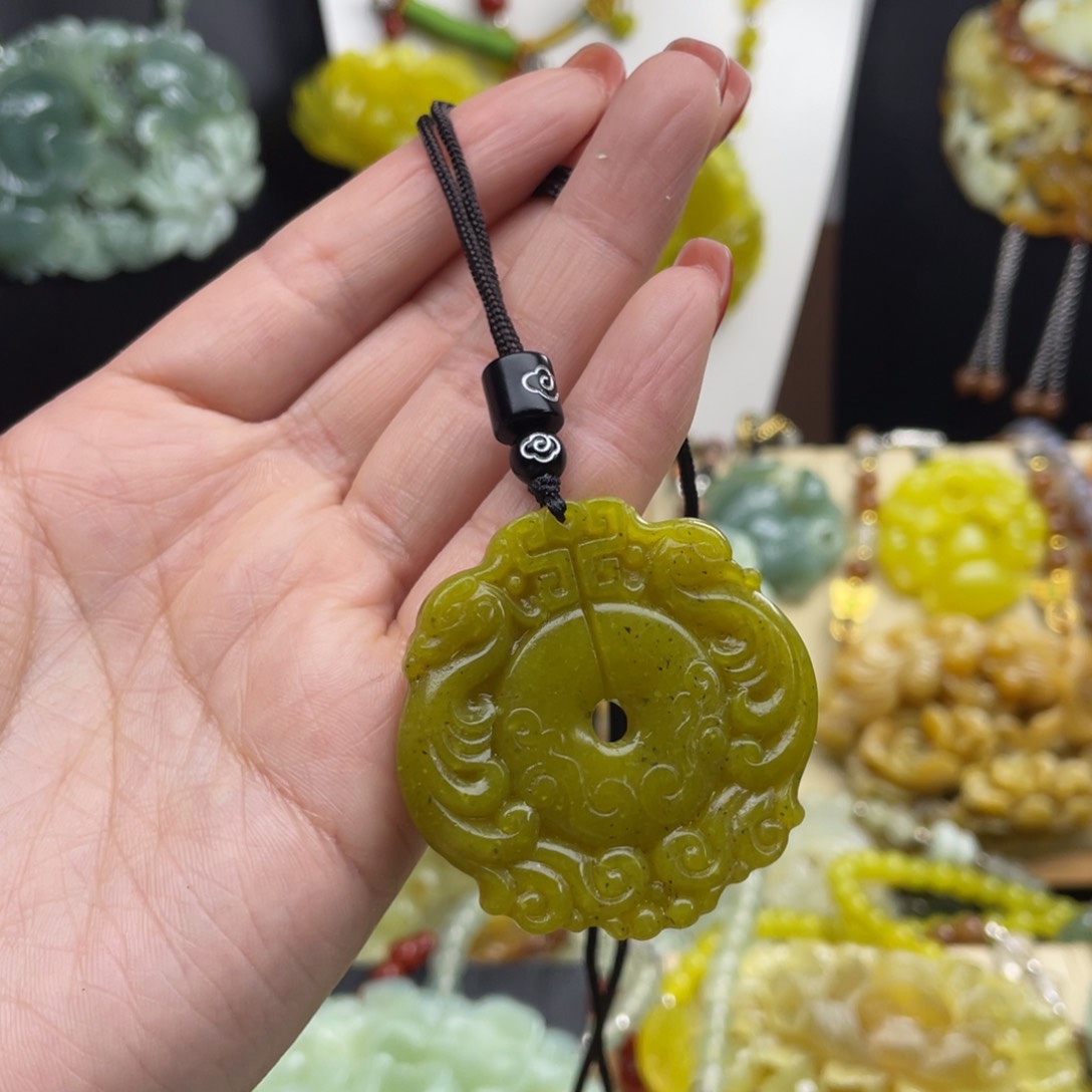 未镶嵌蛇纹石玉颈饰