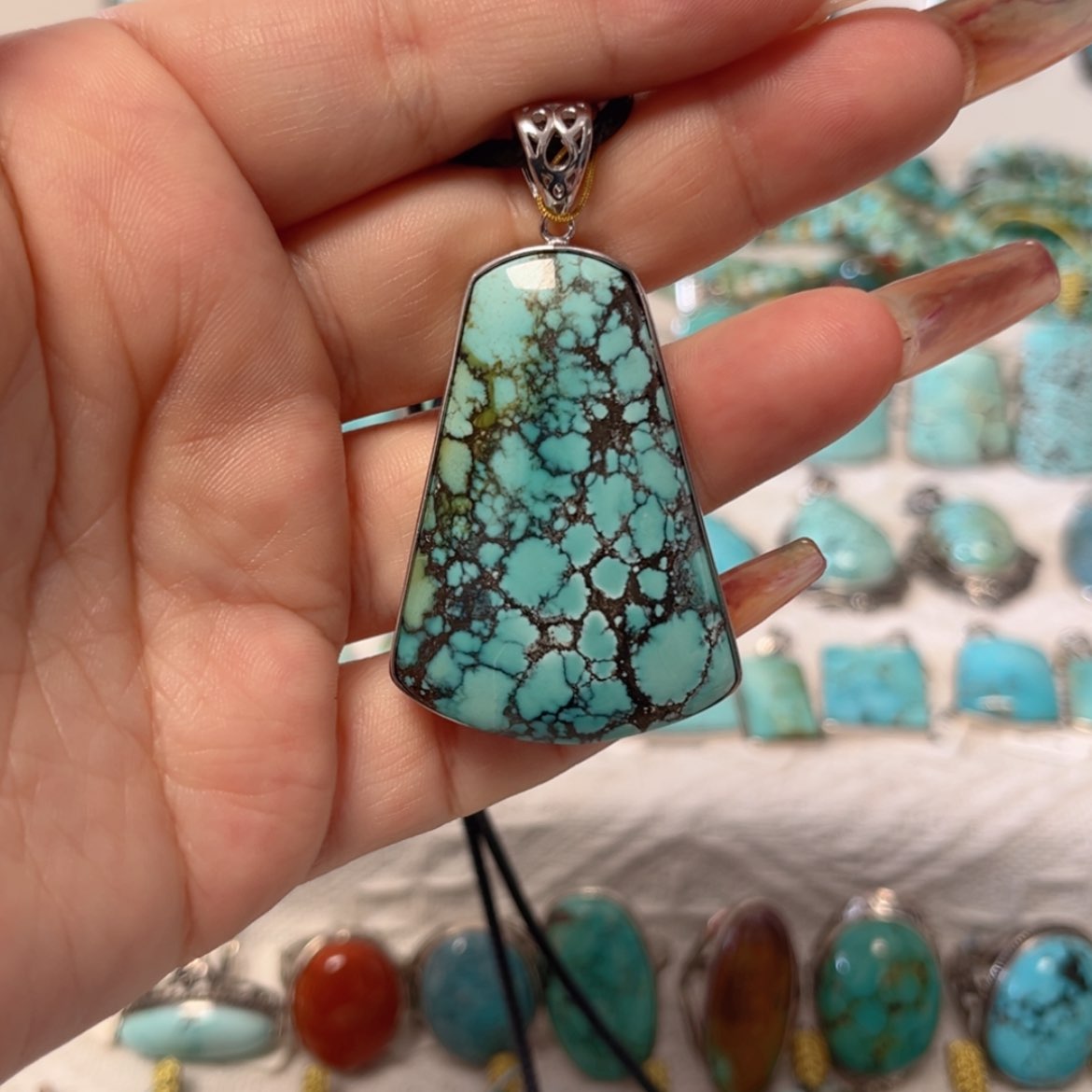 【闪购商品】未镶嵌绿松石珠宝奇石