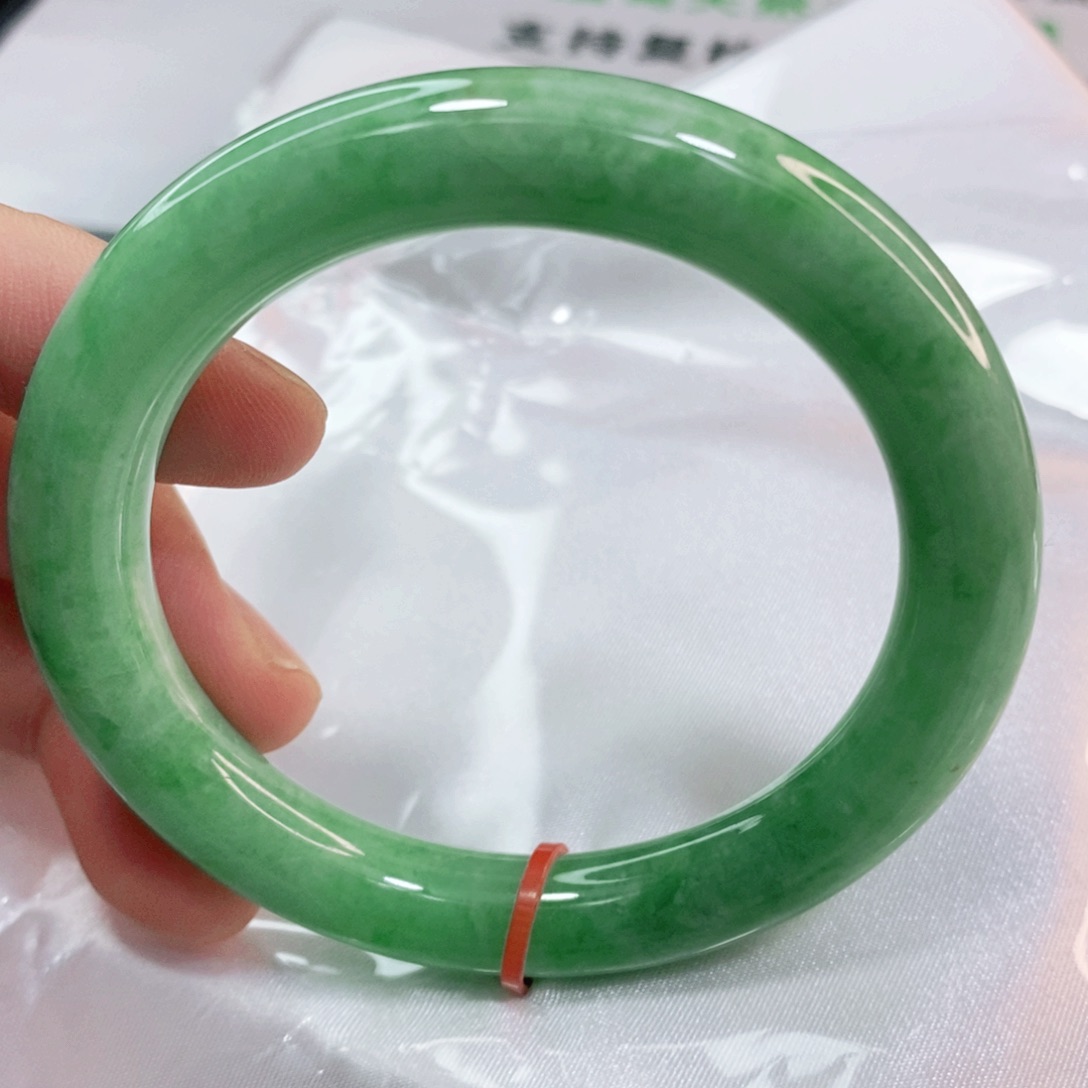 翡翠手镯未镶嵌56圈口圆条