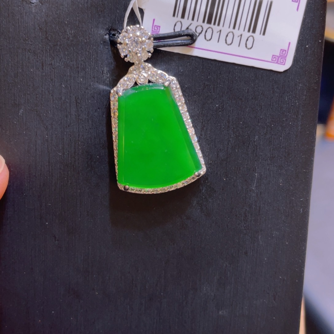 翡翠未镶嵌颈饰吊坠