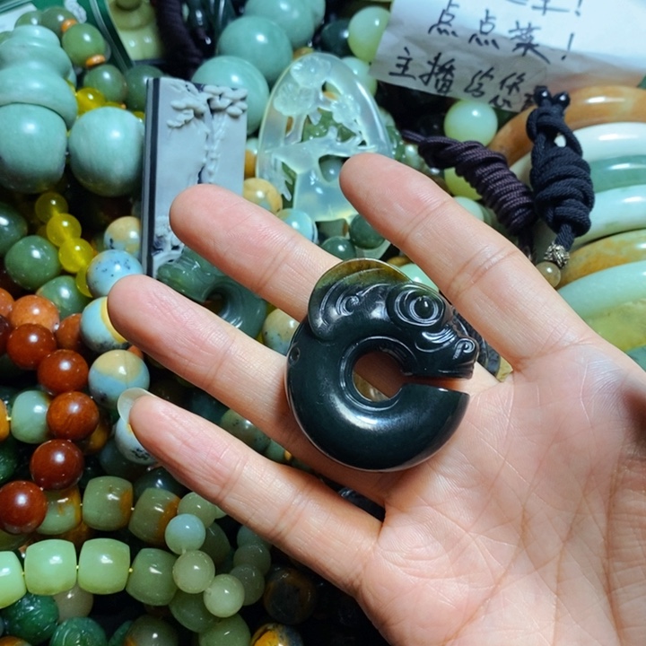 岫岩河磨玉（透闪石质玉）颈饰未镶嵌