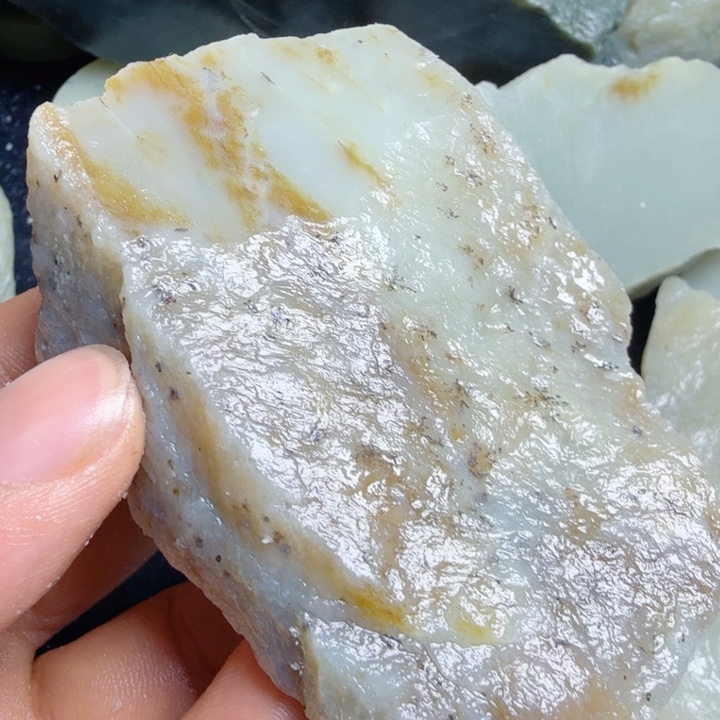 和田玉（糖玉）未镶嵌珠宝奇石