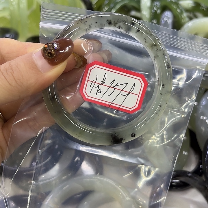 小***情蛇纹石玉未镶嵌岫玉手镯