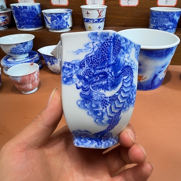 叶***青花龙纹公道手绘