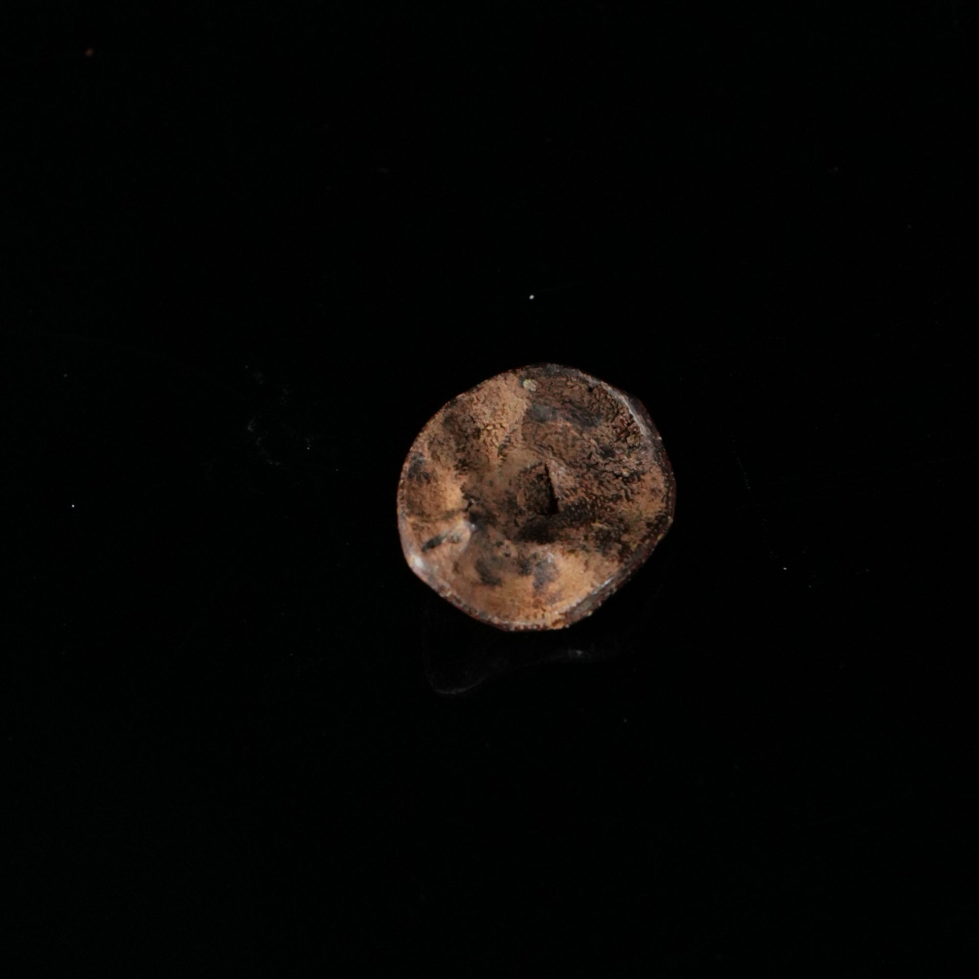 B6022 海南尖峰岭沉水老料沉香镶嵌吊坠 2.39x1.8x0.7cm  0.96g