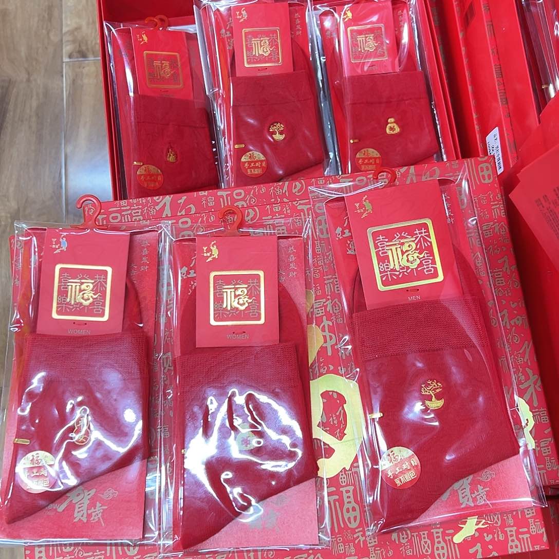 长绒棉两双女士，一双男士高端红袜子
