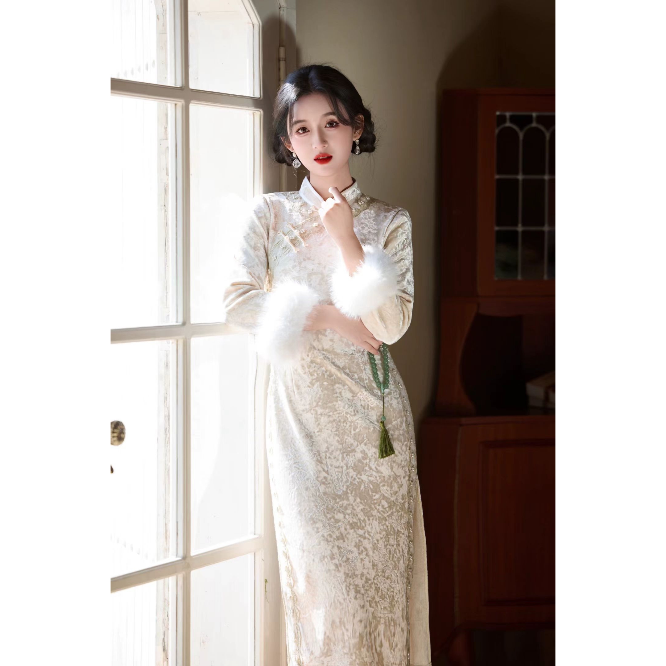 温柔绝美旗袍2025新款冬季加厚丝绒香槟色日常复古改良旗袍连衣裙