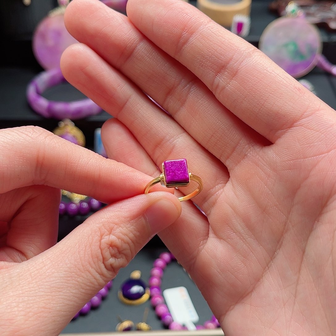 苏纪石（舒俱来）戒指18K金镶嵌秋**语