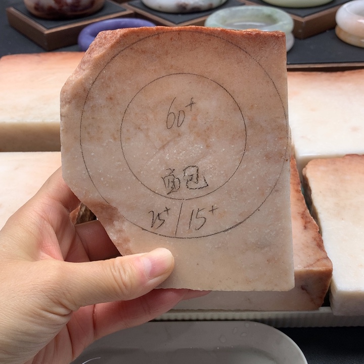 俏***俏石英岩玉未镶嵌手镯
