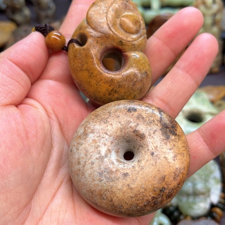 岫岩河磨玉（透闪石质玉）把件未镶嵌