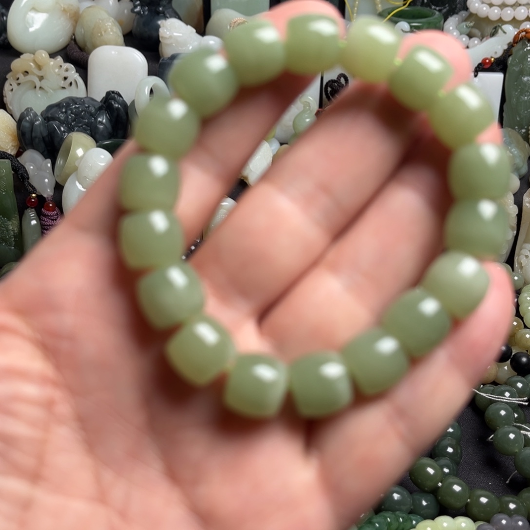 和田玉（青白玉）未镶嵌套链和田玉卡12手串