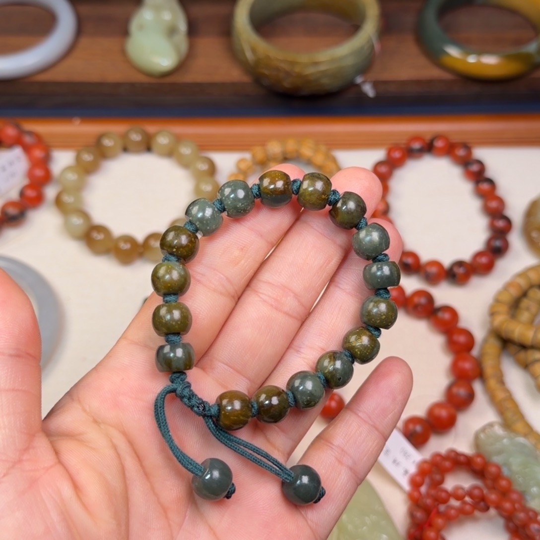 笑***果岫岩河磨玉（透闪石质玉）未镶嵌手链