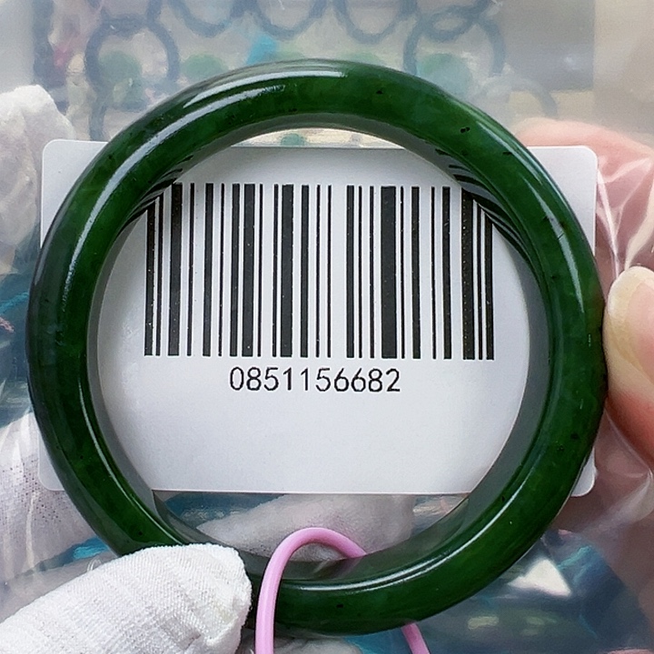 快***。和田玉未镶嵌手镯微瑕60.5