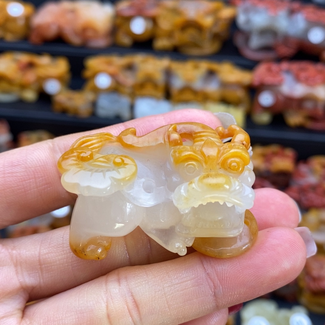 石英质玉（黄龙玉）未镶嵌颈饰