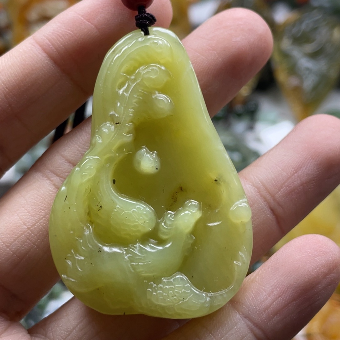 蛇纹石玉颈饰未镶嵌