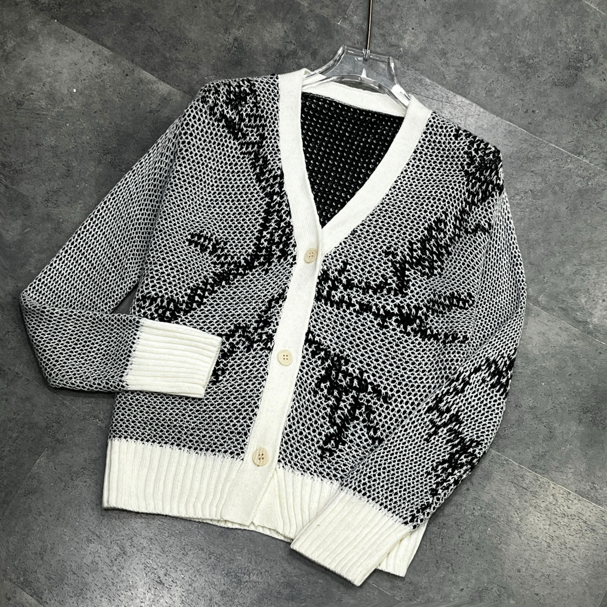 【羊毛】百搭秋季常规款条纹毛针织衫休闲气质V领 HU027