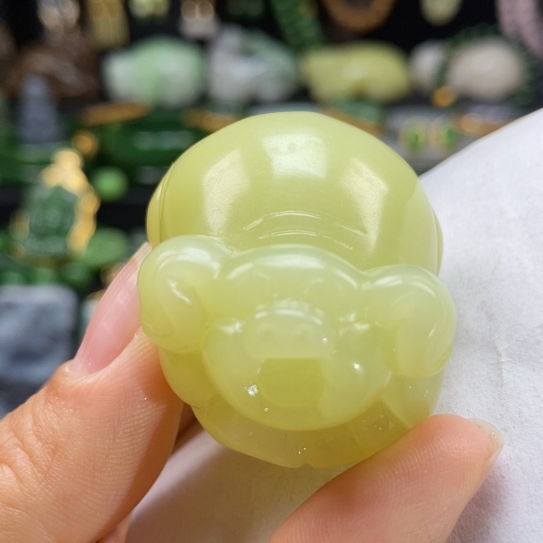 和田玉未镶嵌颈饰大猪