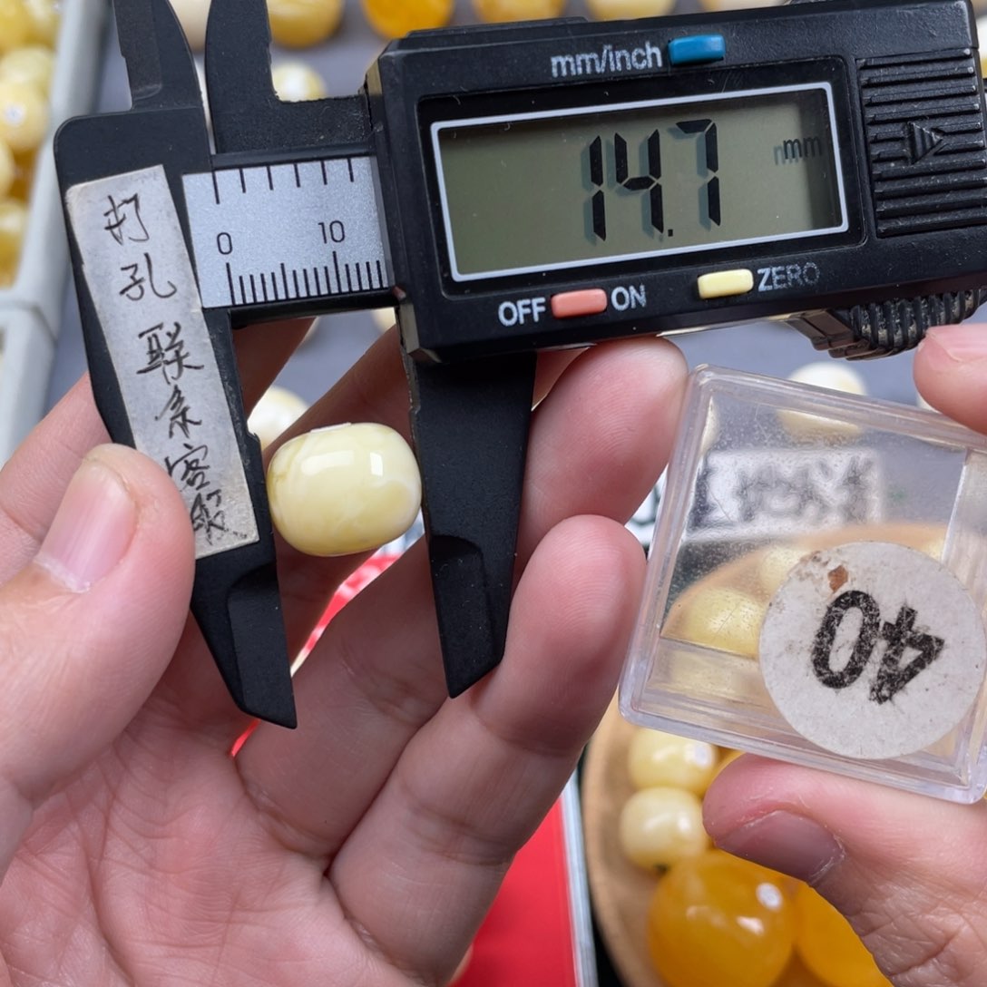 蜜蜡珠宝奇石未镶嵌