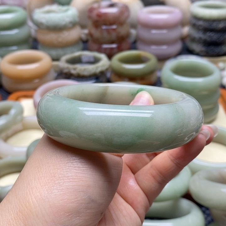 石英岩玉手镯未镶嵌