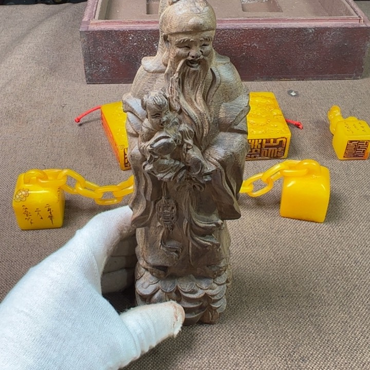 精品摆件工艺品等