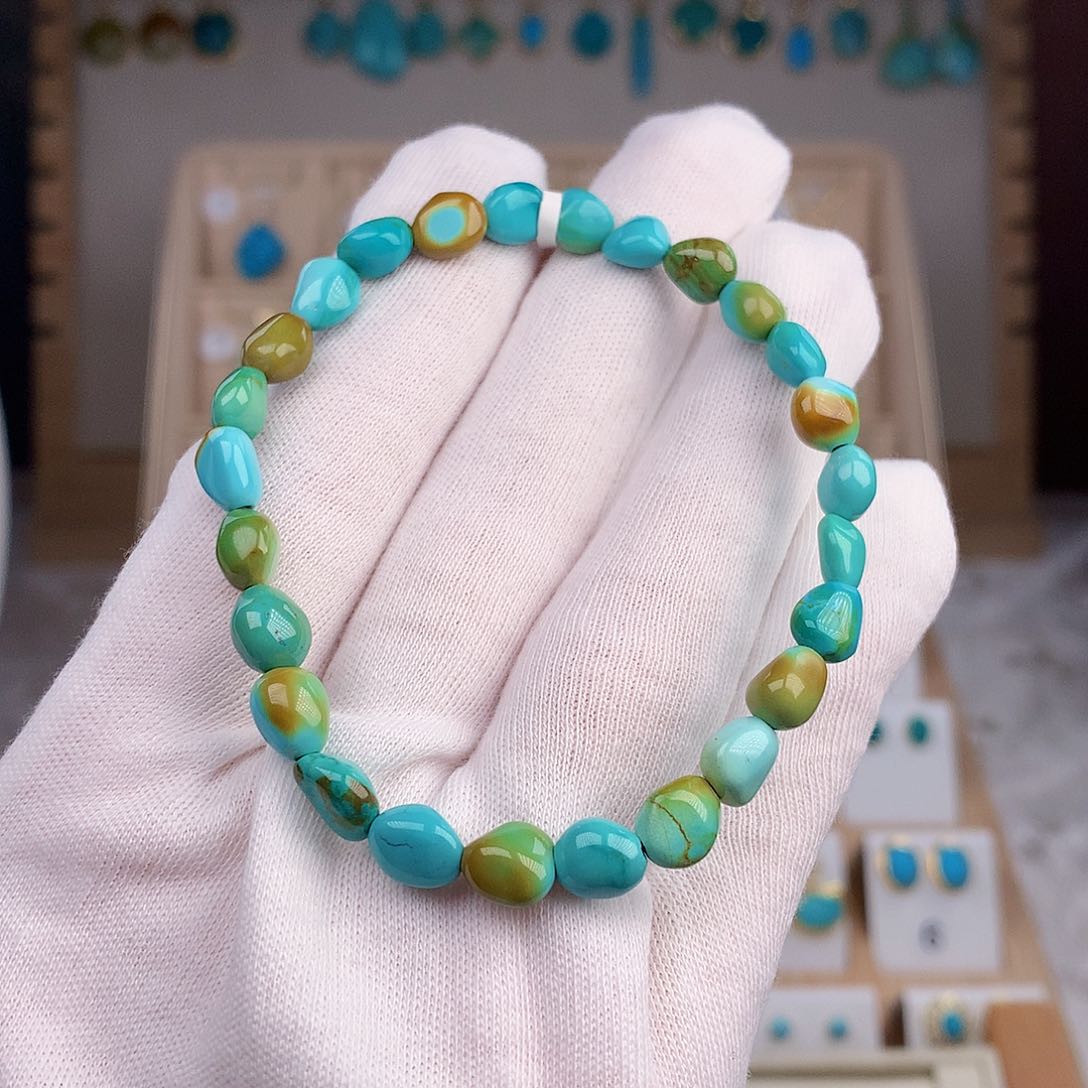 绿松石颈饰未镶嵌