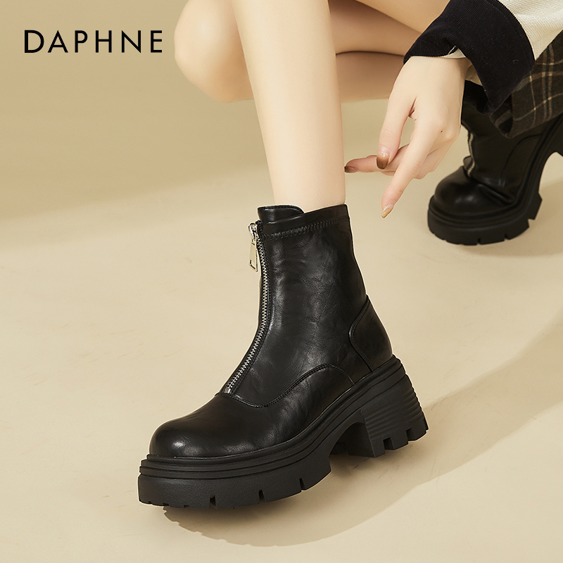达芙妮女圆头纯色冬季马丁靴筒靴女鞋英伦风秋冬黑色单靴加绒