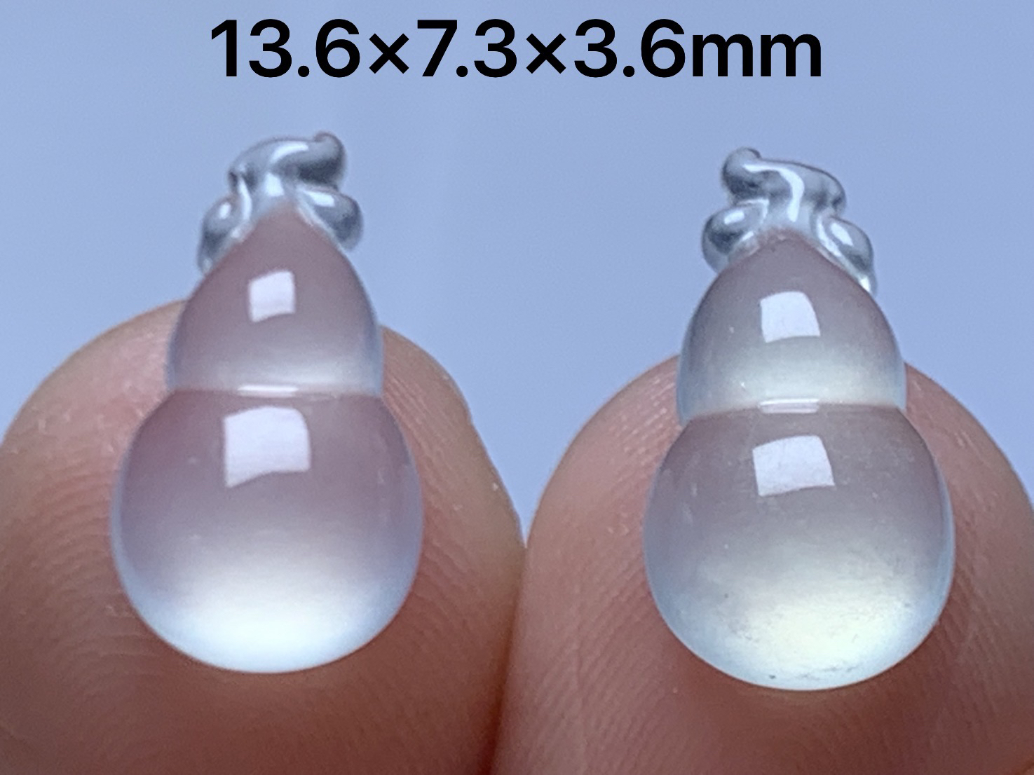 缅甸A货翡翠，高冰葫芦1对，雕工精赞，种老水润，胶感十足，