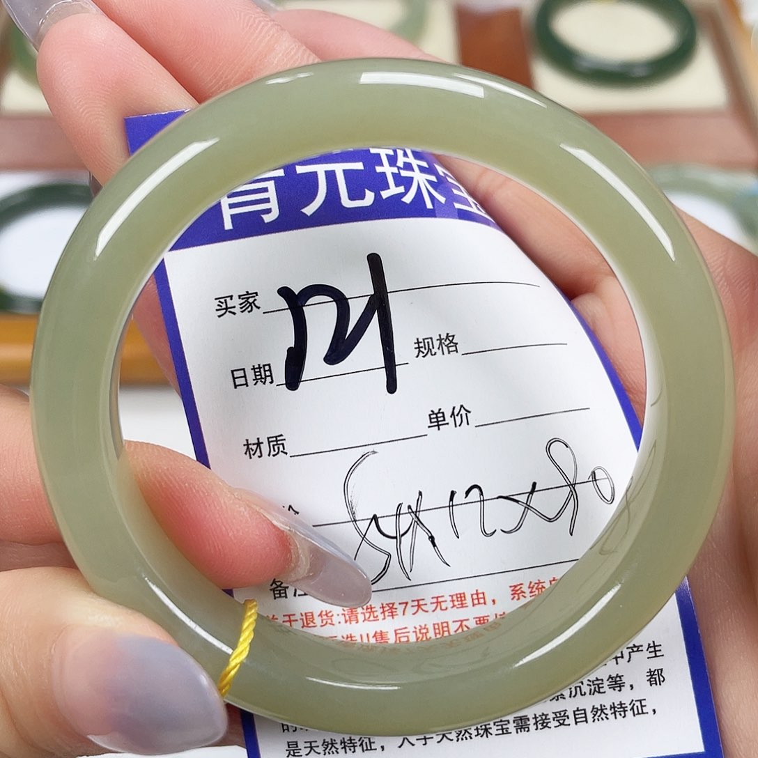 和田玉手镯未镶嵌