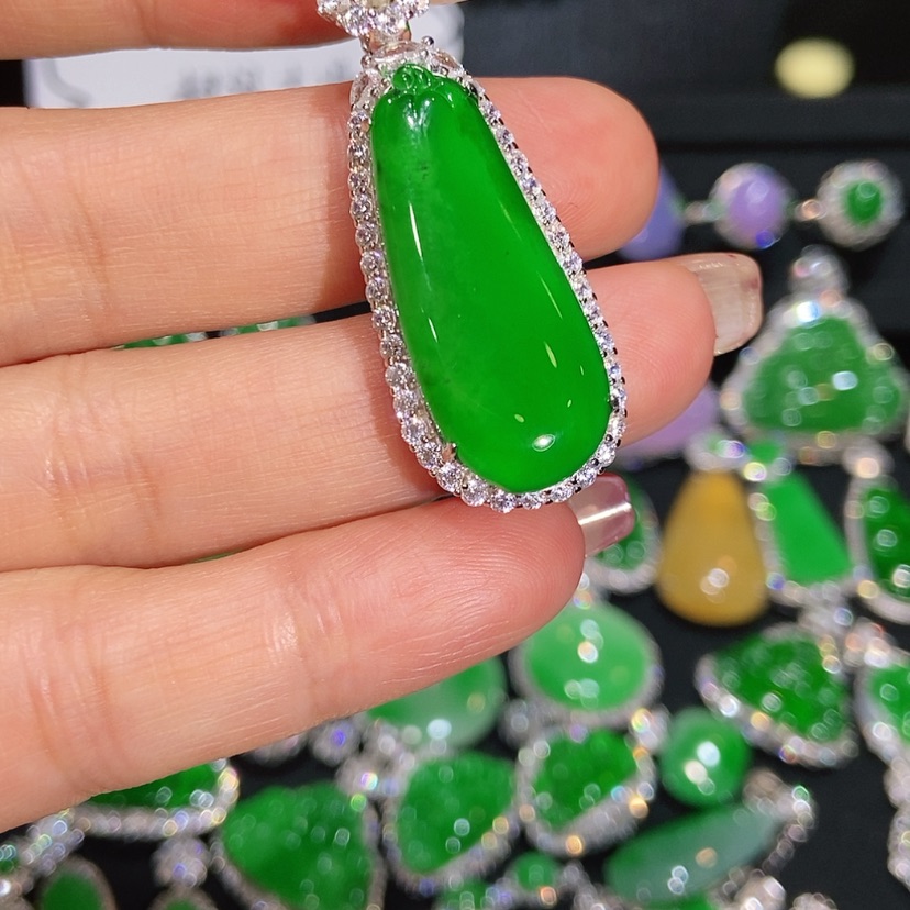 【闪购商品】翡翠颈饰未镶嵌涓天然翡翠