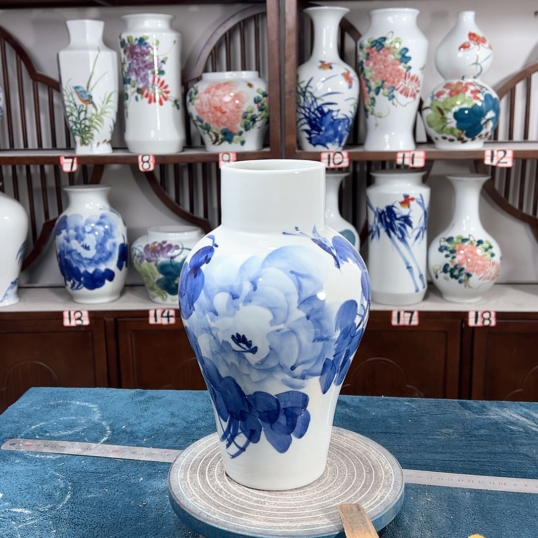 摆件景德镇陶瓷直青牡