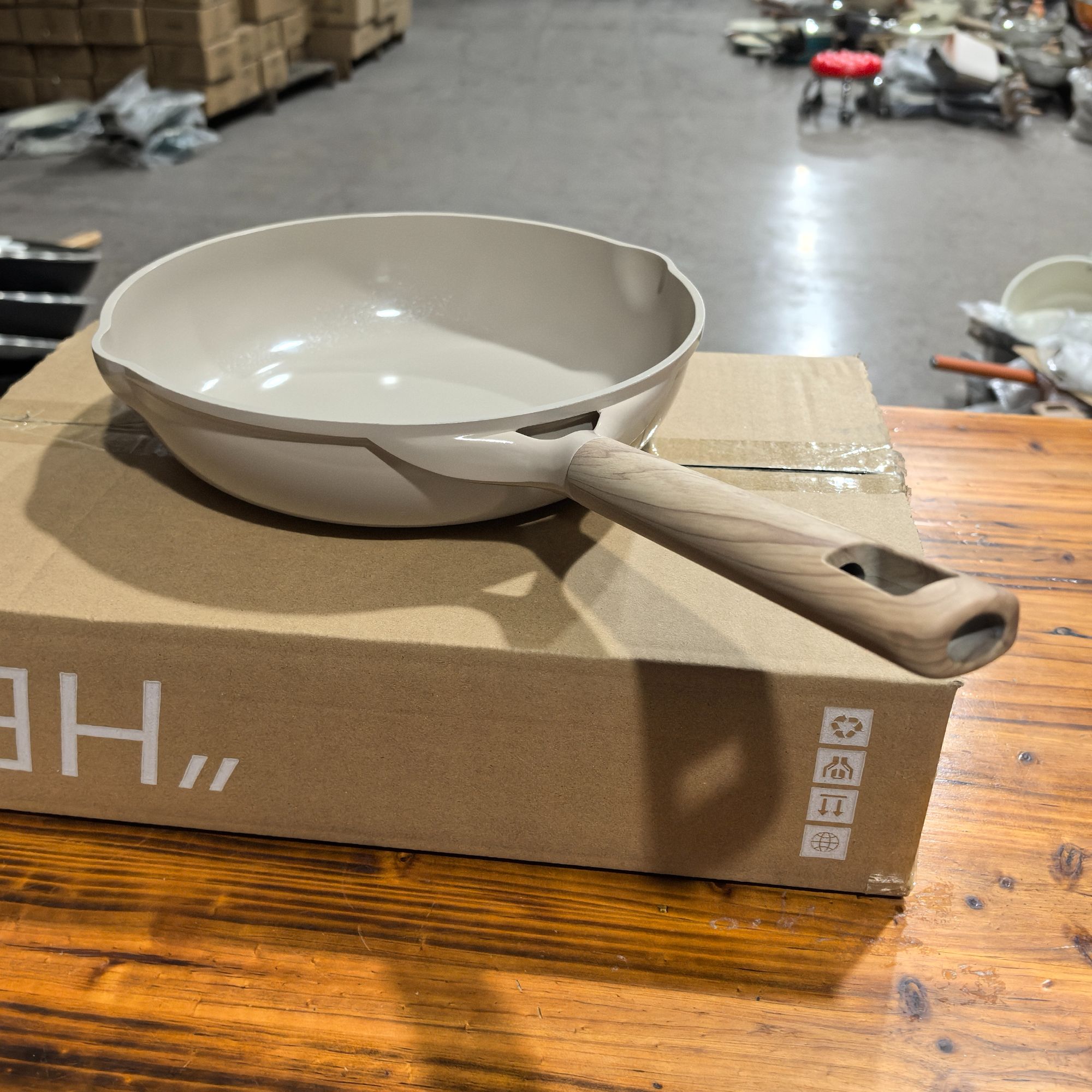 26cm斑鸠色小卡陶瓷煎锅撤柜无盖家用不粘锅平底锅全灶具通用微瑕