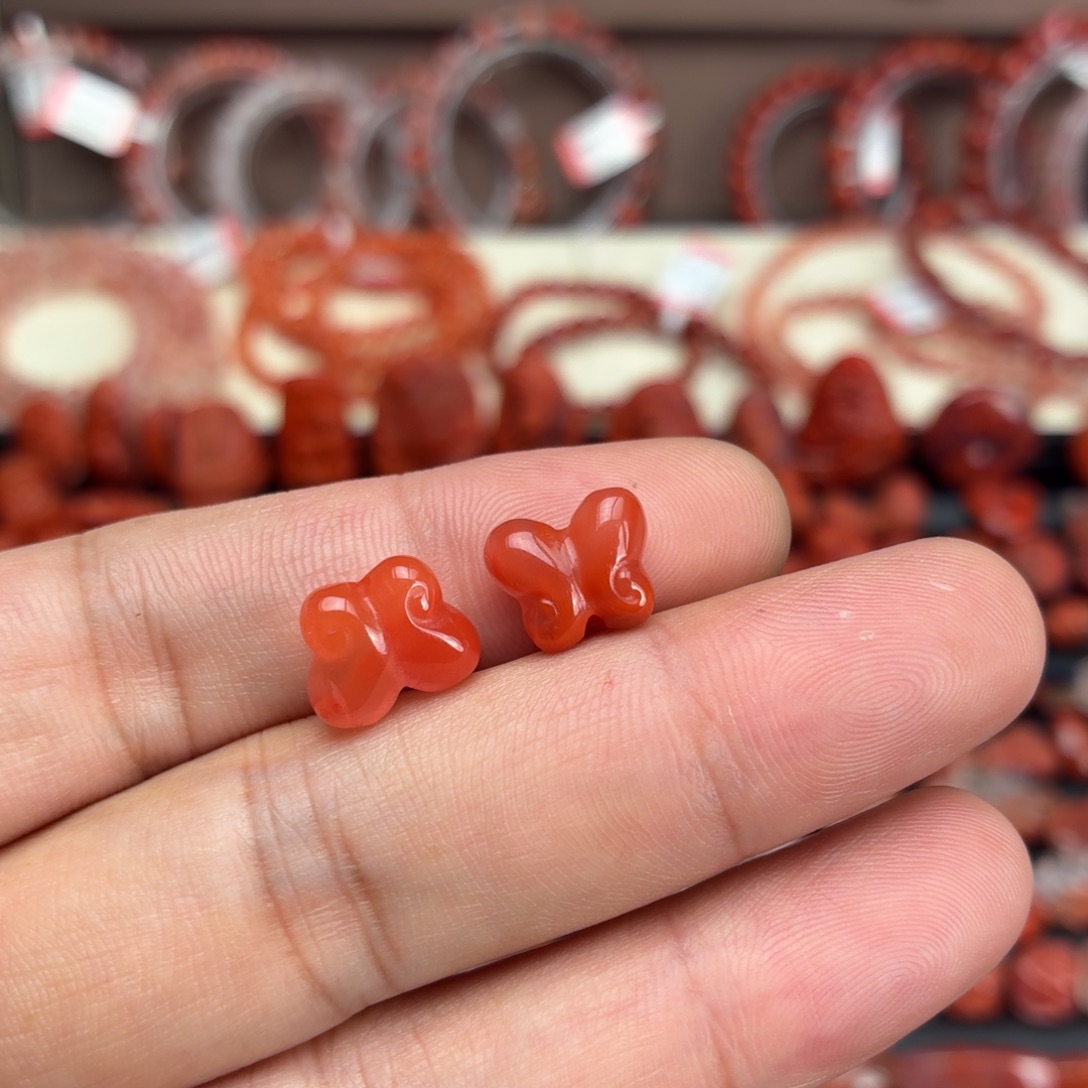 I***嚯南红玛瑙未镶嵌颈饰一对胖蝴蝶