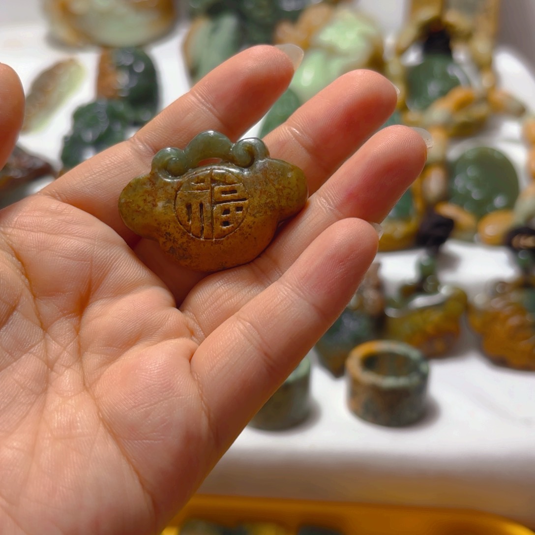 岫岩河磨玉（透闪石质玉）挂件未镶嵌