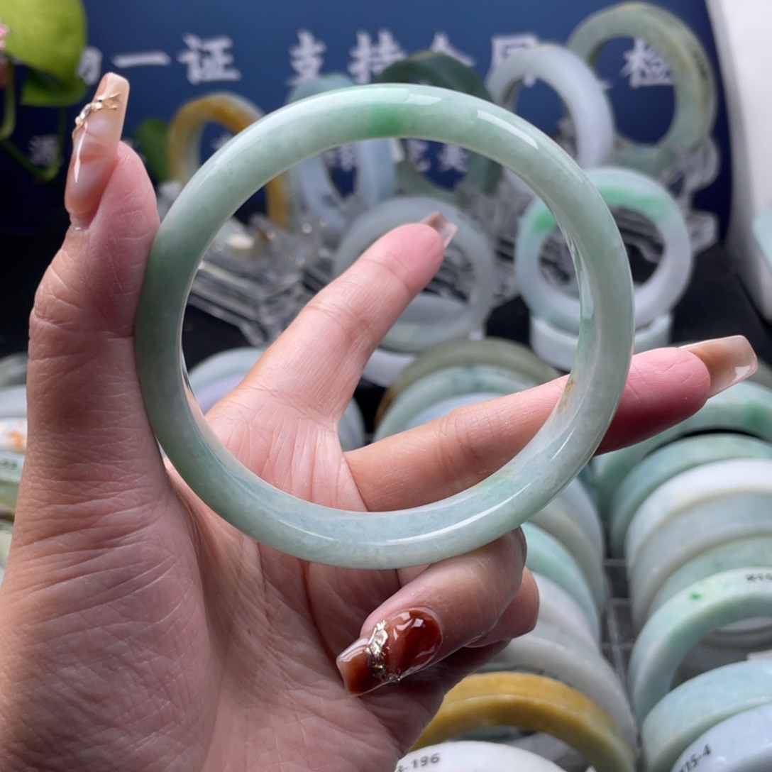 左***耳定制翡翠未镶嵌翡翠手镯