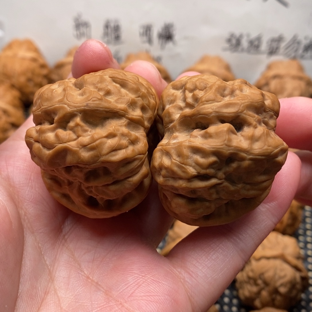 把件文玩核桃四开背边42左右