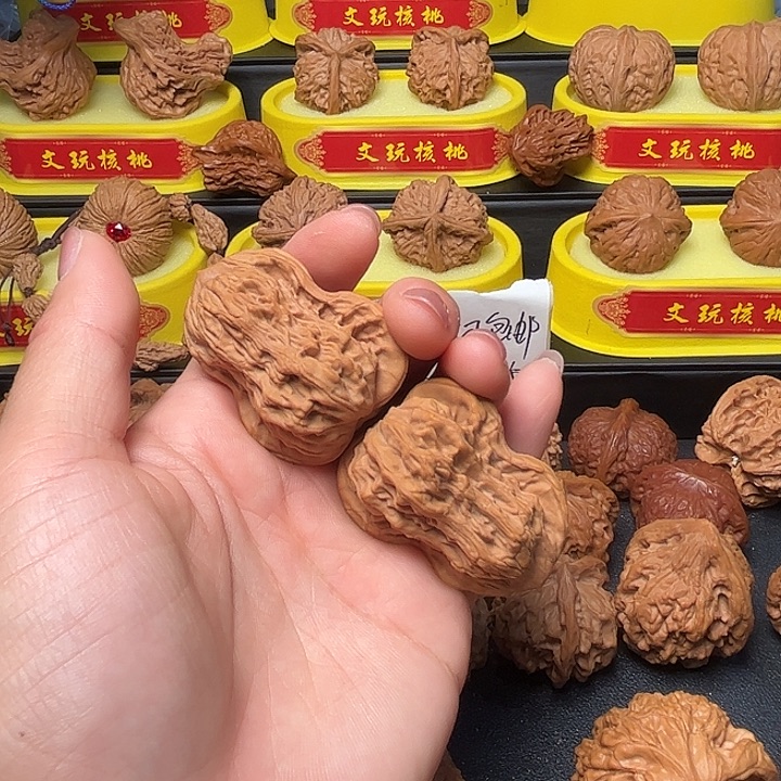 核桃葫芦文玩摆件的一种