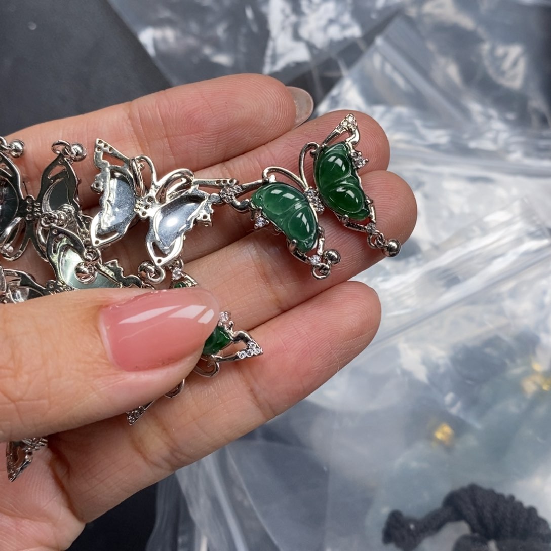 翡翠颈饰未镶嵌翡翠